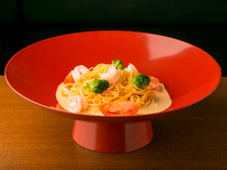 Dining & Bar KITSUNE_Prawn and broccoli in sea urchin cream pasta - Served in a Japanese-style dish