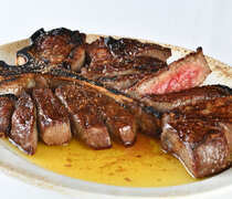 BENJAMIN STEAK HOUSE ROPPONGI_Porterhouse Steak (from 2 people) - Savor two different parts of the special aged meat.