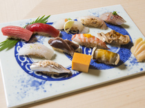 Sushi-Dokoro Kurosugi_Our 12-piece nigiri sushi plate (with roe) allows you to enjoy the exhilarating flavor of fresh ingredients delivered the same day