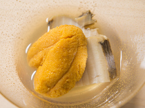 Sushi-Dokoro Kurosugi_Steamed abalone: carefully steamed to showcase the true flavor of the abalone