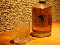 SUNTORY WHISKY BOTTLE BAR Sapporo BAR GARBO_Hibiki - Made with the passion of whiskey makers.