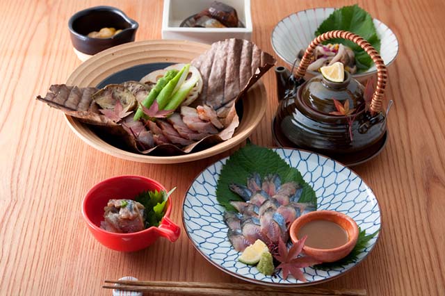 Always offers more than 30 kinds of seasonal cold sake (Japanese alcohol). image