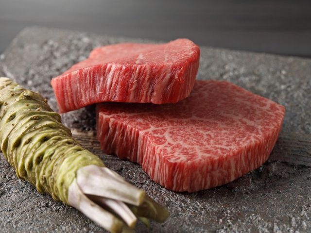 Eat Kuroge Wagyu beef at this Japanese restaurant in Ginza for