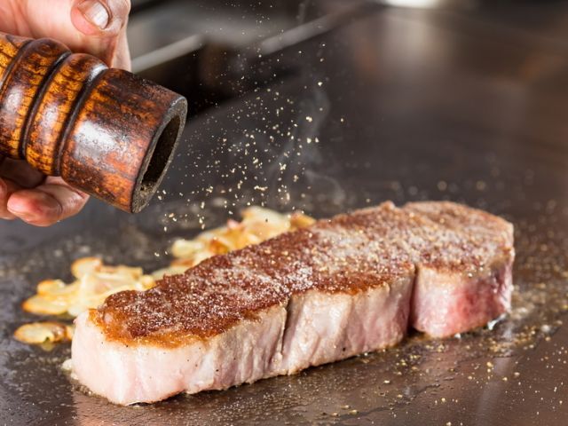 A restaurant in Kobe where one can enjoy delicious Kobe beef steak ...