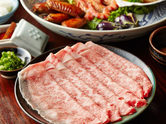 Carefully selected Kyoto beef enjoyed with 'shabu-shabu (boiled meat slices)'}