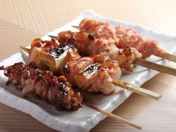 Enjoy quality food even when you're just out for drinks! Introducing 2 Yakitori Izakaya in Ikebukuro that serve the best chicken dishes that pair perfectly with alcohol.