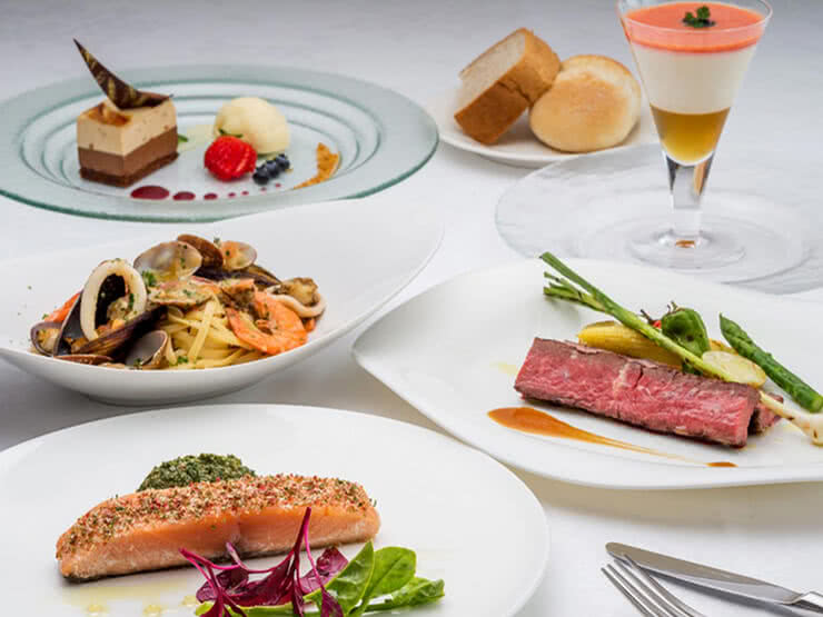 Restaurants and Cafes in Naha and Urasoe With a View of One of the Best Seas in Japan