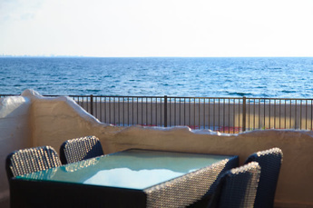 Restaurants in Okinawa Where You Can Hear the Soothing Sounds of Waves