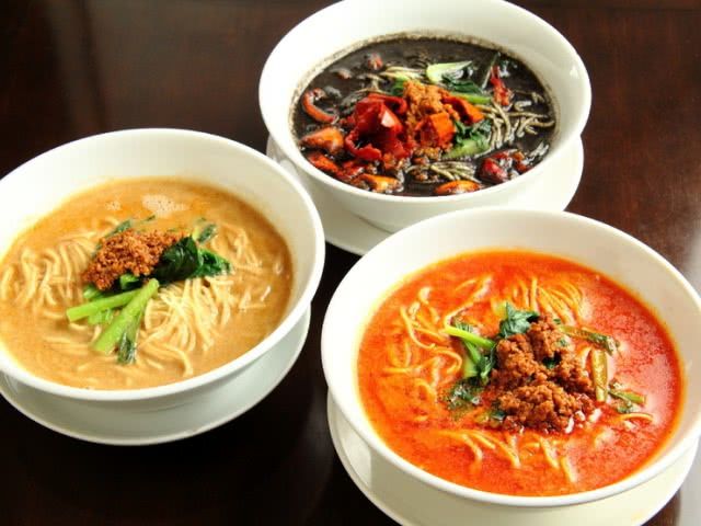 Tantan Nabe Recipe (Pork and Vegetable Hot Pot with Dandan Noodles