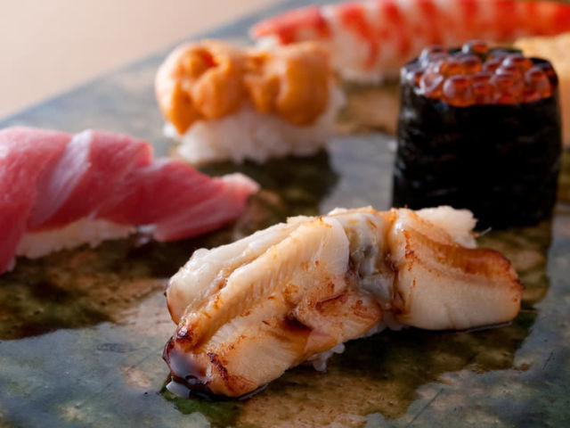 These standing sushi restaurants in Tokyo offer top quality cuisine