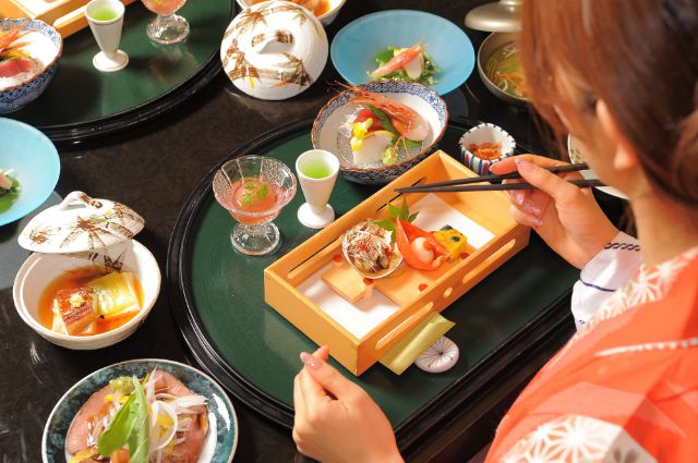 An Introduction To Formal Japanese Restaurant Etiquette Discover Oishii Japan Savor Japan Japanese Restaurant Guide