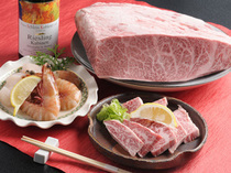 Aquatic Garden and Kyo Kaiseki Cuisine, Yakiniku, Nabe Cuisine -  Isshin_[Yakiniku (Japanese BBQ) with Hida Beef] Hida Beef, especially the highest-grade, has a melting savory taste!