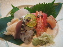 Agu Shabu Shabu Nabe Soba Kaiseki Ryukyu Dining Touka_Selection of three fresh sashimi (sliced raw fish)