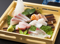 Yumehana Genkido_Sashimi Platter-includes five varieties of seasonal fish and shellfish from the Genkai Sea.