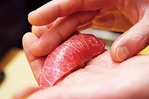 Hakodate Dining Gaya_Scallops, lean maguro (bluefin tuna), fresh surf clam, fresh whelk, and jumbo snow crab