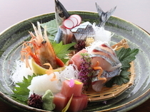 Onzoshi Kiyoyasutei Kamakura Prince Hotel Branch_Our Assorted Sashimi (sliced raw fish) is a highly popular, colorful platter of the finest fresh fish and seafood