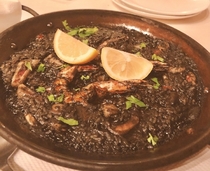 Very Very Strawberry_Squid Ink Paella with Plenty of Seafood -  Spanish people have high praise for its deliciousness!