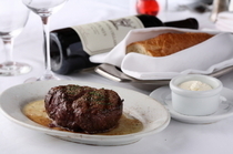 RUTH'S CHRIS STEAK HOUSE_11 oz Filet (310 g) - Tender and delicious red meat.