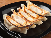 NEW OLD STYLE Meat Soba Keisuke_So juicy that they explode with flavor, [Nikujiru gyoza dumplings, 5 pieces]