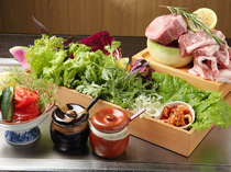 Kobe Rokkodo Gyunta _[Teppanyaki of specially selected beef and Hormone-gut of Nagoya Cocchin] 