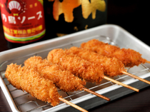 Yamatora_[Kushikatsu] (fried pork on skewers) served with miso and [Hinotori sauce] from Kiyosu, Aichi. A set of 5
