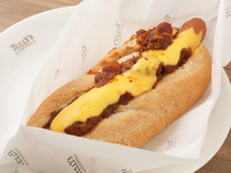 Tully's Coffee Dai Nagoya Building Branch_[BBQ Beef & Melted Cheese Ballpark Hot Dogs] with a sweet-and-salty taste