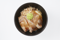 Kyoto Senmaru Shakariki murasaki_[Pork Wasabi Rice Bowl] Its appearance already stimulates your appetite.