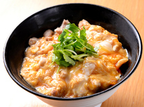 Kashiwa-ya Genjiro_[Oyako-don (chicken and egg bowl)] One of our two specialties, with an abundance of savory ingredients, such as carefully-selected chicken and egg, as well as a broth in which the condensed level can be selected. 