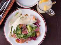 CANTINA Elboraccho_[Caesar Salad] Enjoy the authentic taste of popular salads.