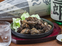 Momoyaki Bancho_[Charcoal-Grilled Kirishima Chicken] with a smoky aroma of charcoal.