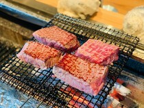 Robata no Sato Namba Branch_Charcoal-grilled domestic beef sirloin - Be immersed in the deliciousness of the gushing meat 