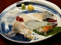 Hakodate Marukan Gyogyobu Umigaki Main Branch_Live Squid Sashimi Fisherman's style - 	Hakodate is famous for its live squid, directly from the fishing port. The freshness of the squid is outstanding and is a Hakodate specialty!