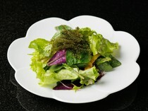 TEPPANYAKI STEAK SHU MIYAKO ISLAND_Aromatic Vegetable Salad with House-made Yuzu Miso Dressing - Feel the island's wind.
