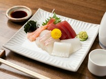 Izakaya Asahi_Sashimi Assortment - Carefully selected from all over Japan. A dish of the most delicious seafood of the season.