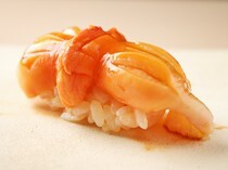 Sushi Shiroma_Shellfish Hand-Formed Sushi - The tremendous seasonal ingredient! The pure aroma and flavor are exquisite.