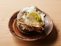 Kagurazaka Sushi Konkon_Rock Oyster, Kiwi and Chablis Gelatin - The cool and refreshing scents stimulate one's appetite.