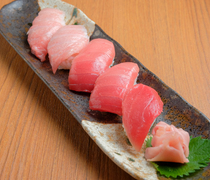 Tenka no Daidokoro, Daiki Suisan, Hachikenya-hama Maguro Stadium_Bluefin Tuna Sushi 5 pieces - You will be amazed at the fresh tuna.
