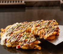 Ganso Ebidashi Monja no Ebisen Shibuya Stream Branch_Seafood Okonomiyaki - Full of the delicious flavors of squid and shrimp, topped with the housemade original sauce.