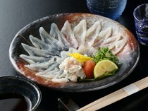 Oyogi-torafugu Katsugani Ryori Ajihei Sonezaki_Tessa (fugu sashimi) -  Excellent freshness! You can taste the elegant sweetness.