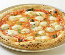 RISTORANTE & BAR ITALIANA Mia Angela Daimaru Sapporo Branch_Pizza Margherita DOC - Authentic pizza recognized in Naples.