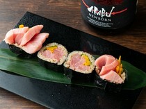 Sushiya Shinkichi Shinbashi Branch_Overflowing Premium Toro Taku Maki - Rich taste and pleasant texture