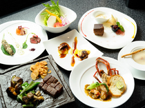 Teppan Steak Pur_The chef's Special Course skillfully uses seasonal ingredients.