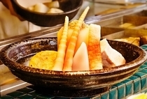 Yakitori Oden Zen_Oden (stewed ingredients) sampler slowly simmered in 2 kinds of dashi (Japanese broth)