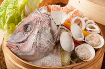 Private Room Dining - HAKOYA - Sakae branch_"Extravagant steamed seafood basket", stuffed to the brim with delicious seafood