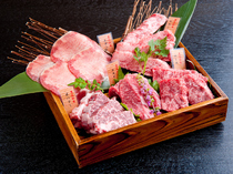 Kuroge Wagyu Nikusho Ichie Koshitsu Bettei_We use the highest grade Japanese Black beef in our "Lean Meat Assortment (five varieties)"