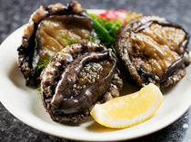 Steak Kaisen Teppanyaki Kitakaze_Fresh Abalone in a liver-butter sauce: Covered in the rich flavor and fragrance of a special sauce