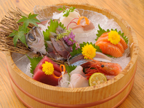Izakaya Hokkai _Enjoy fresh raw fish slices [Assorted Sashimi]