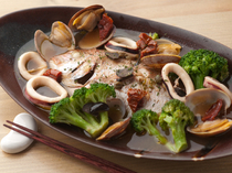Kokera_Enjoy our Italian "Fresh Acqua Pazza", made with a freshly-caught fish, with your chopsticks.