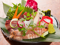 Obanzai Sengyo Hachiya_Amazing freshness! "Five Assorted and Seasonal Fresh Fish". You must try this raw fish dish, carefully selected to give you a taste of in-season fish.