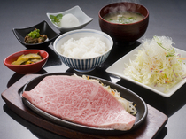 Hakata Miyachiku_Lunch Specials *The photo is the Cast Iron Sirloin Set.